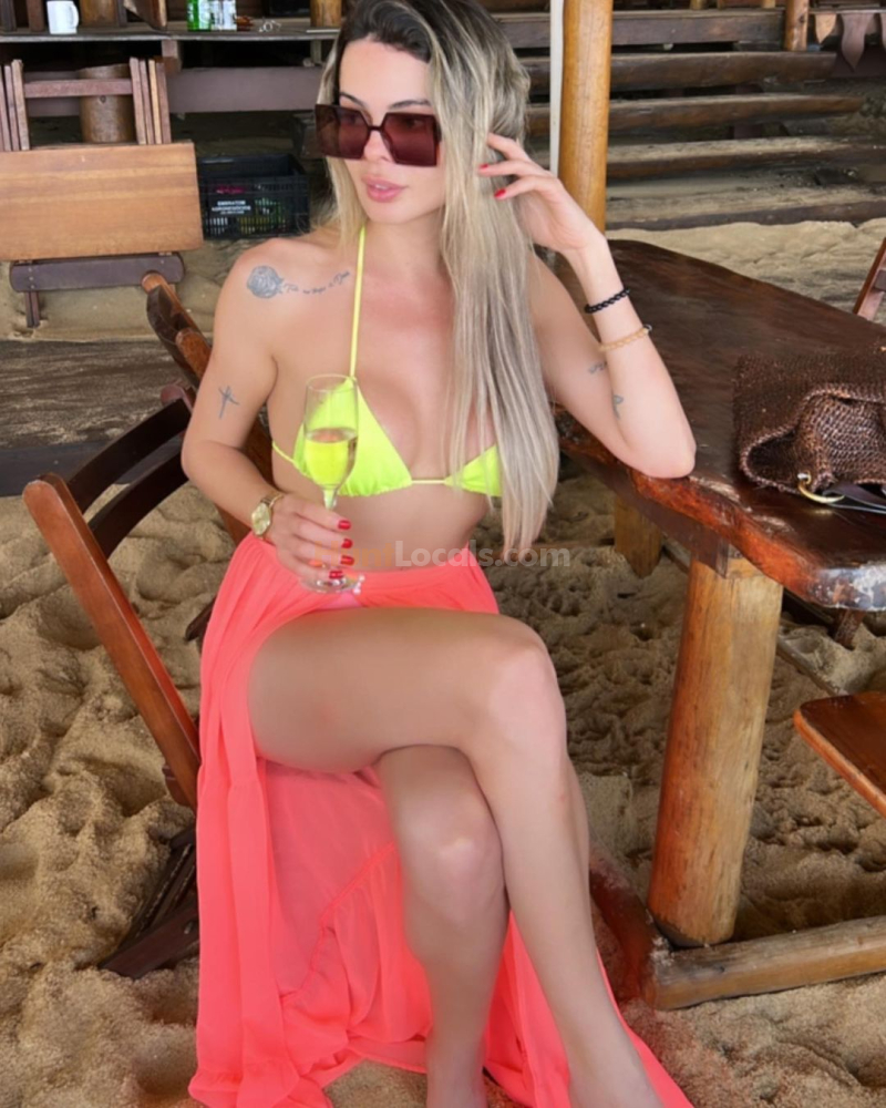 Disponible 24h/24 très belle trans dominatrice